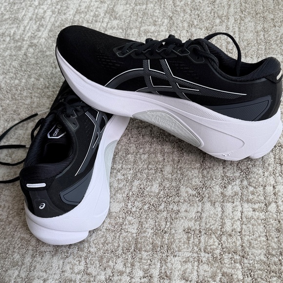 ASICS Gel-Kayano 30 Black and White Men's Running Shoes - Picture 6 of 13